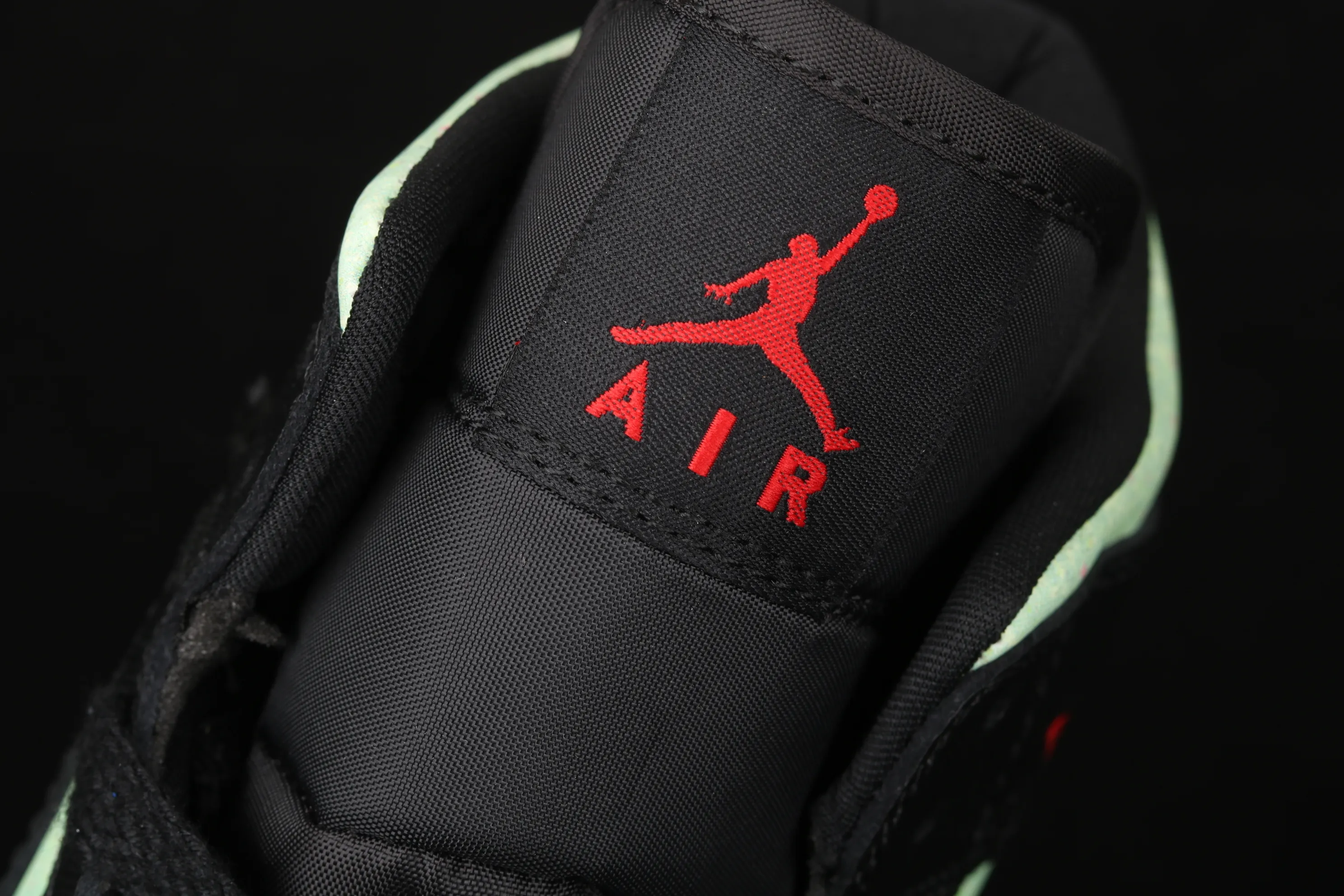 All categories Air Jordan Jordan series basketball shoes Air Jordan 1 Mid Air Jordan 1 Mid SE Barely Colt AJ1 Joe 1 Zhongbang basketball shoes CV5276-003